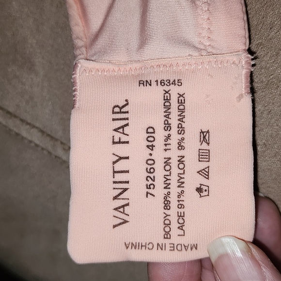 Vanity Fair Flattering Lift Full Coverage Underwire Bra - Picture 6 of 8